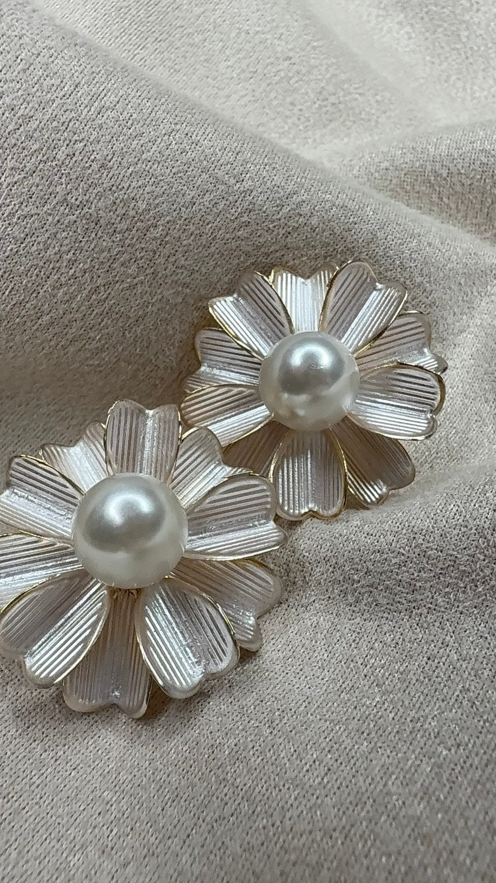 Daisy earrings