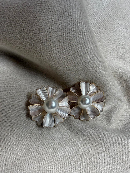Daisy earrings