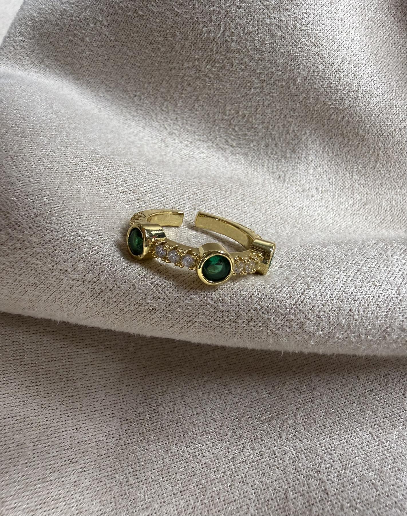 Emerald Glow Ring